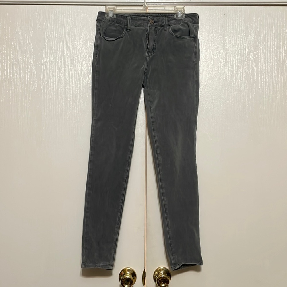 American Eagle ankle length Capri dark gray